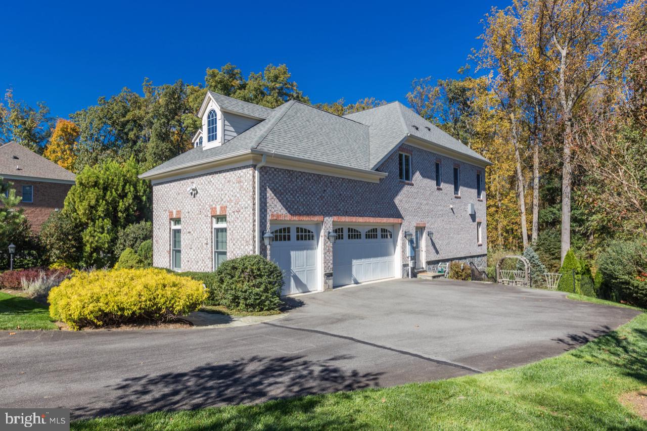 9600 Thistle Ridge Lane Vienna, VA 22182 - Photo 64 of 69 3-Car Garage and Parking