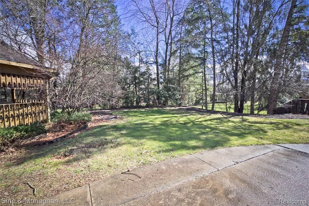 1228 Stuyvessant Road Bloomfield Hills, MI 48301 - Photo 45 of 49 Backyard