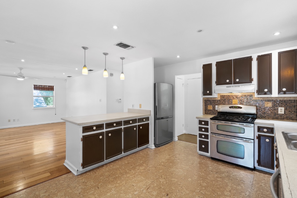 1211 Delano Street Austin, TX 78721 - Photo 10 of 30