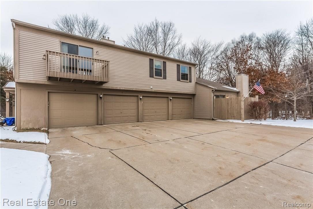 110 Pine Tree Ridge, Unit 43 Waterford, MI 48327 - Photo 23 of 30 032-3675216-large.jpg