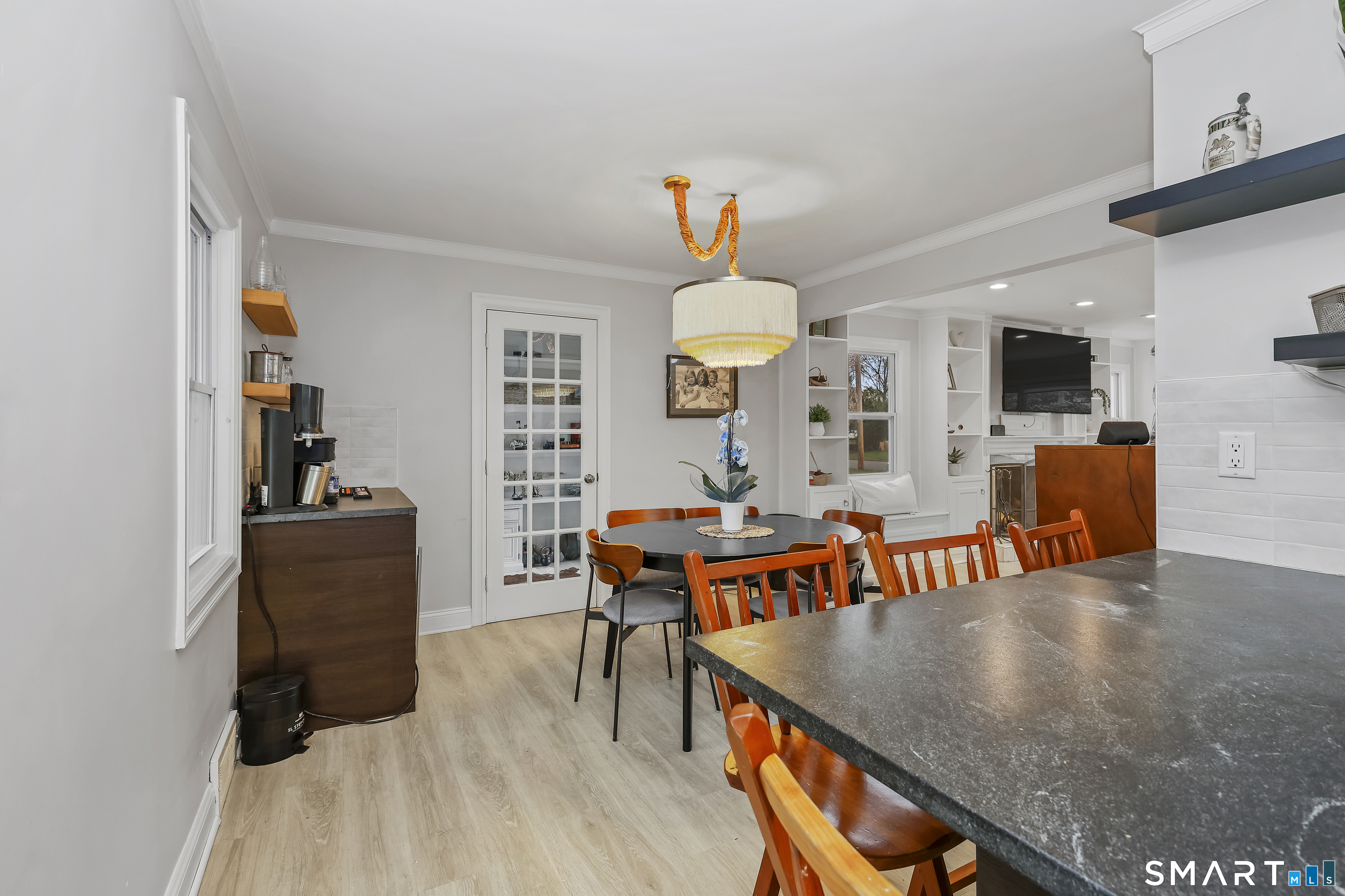 28 Kingston Road Trumbull, CT 06611 - Photo 15 of 38 Large peninsula with seating for 4.