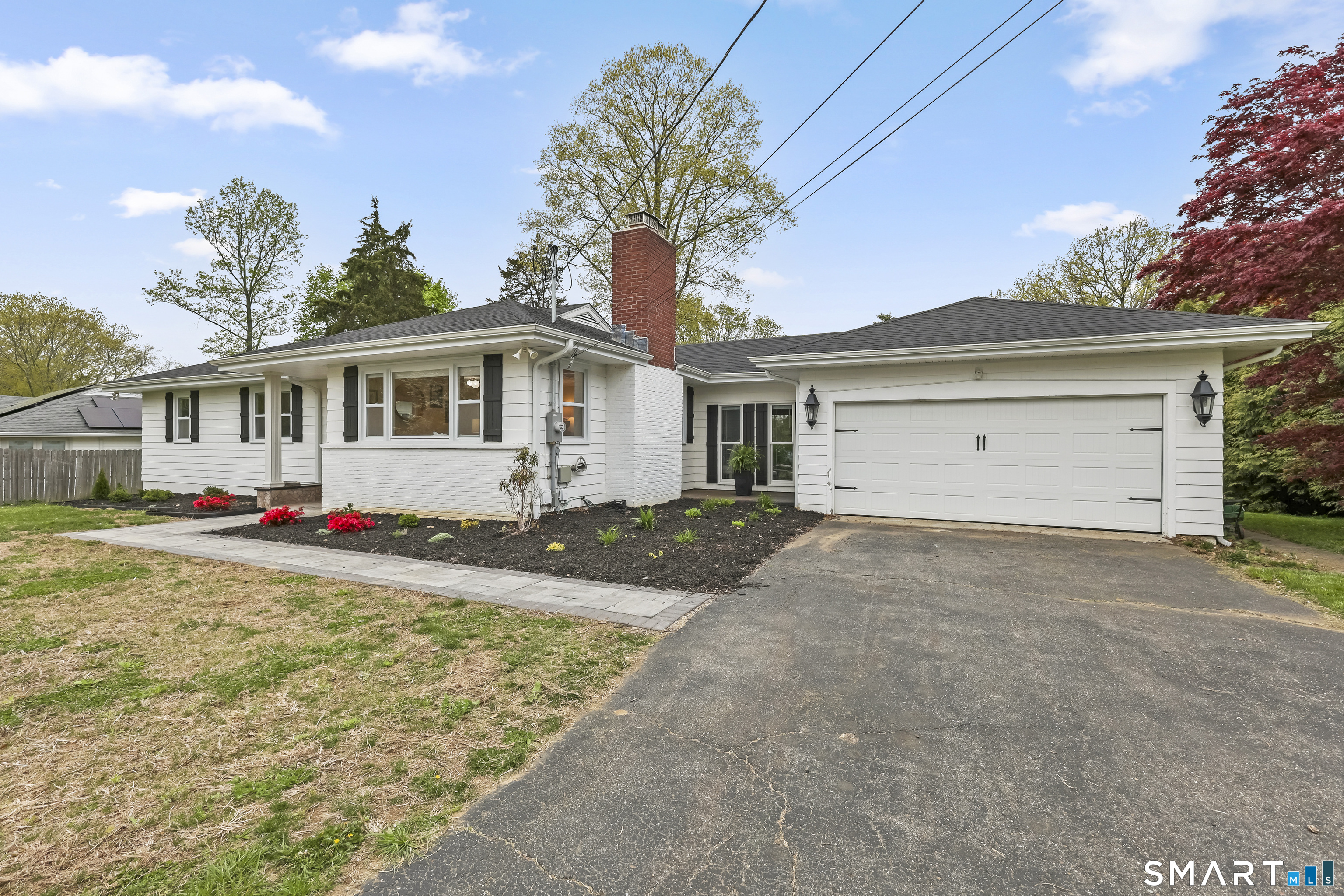 28 Kingston Road Trumbull, CT 06611 - Photo 2 of 38 2 Car Attached Garage