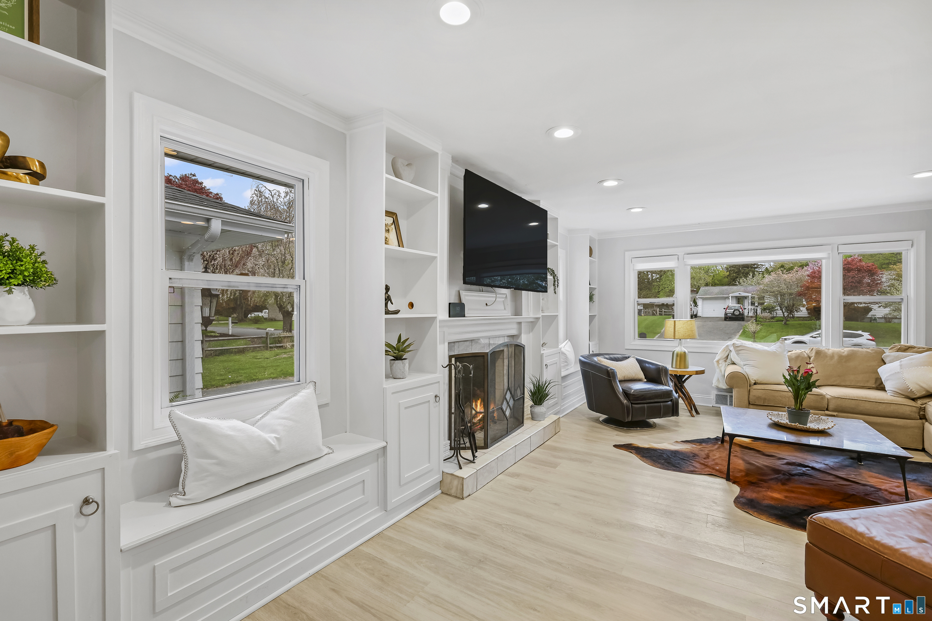 28 Kingston Road Trumbull, CT 06611 - Photo 8 of 38