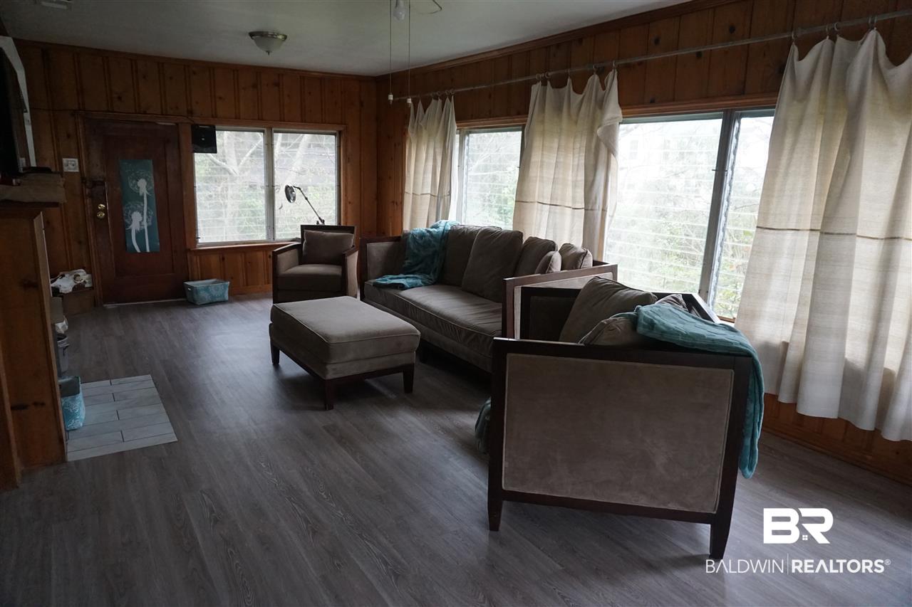 307 Weinacker Avenue Mobile, AL 36604 - Photo 4 of 26 Living Room