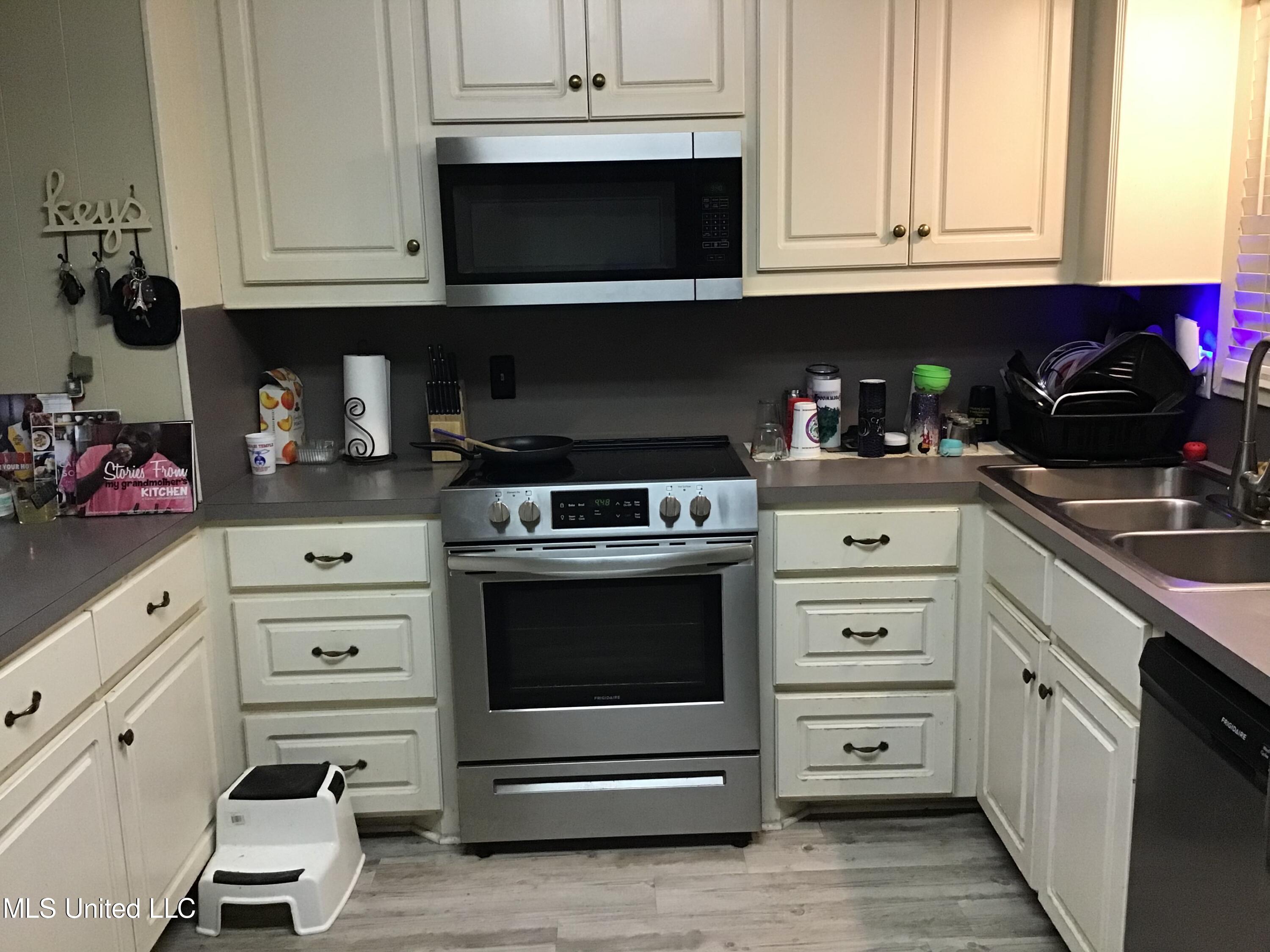5126 Old Canton Road Jackson, MS 39211 - Photo 6 of 10 Kitchen