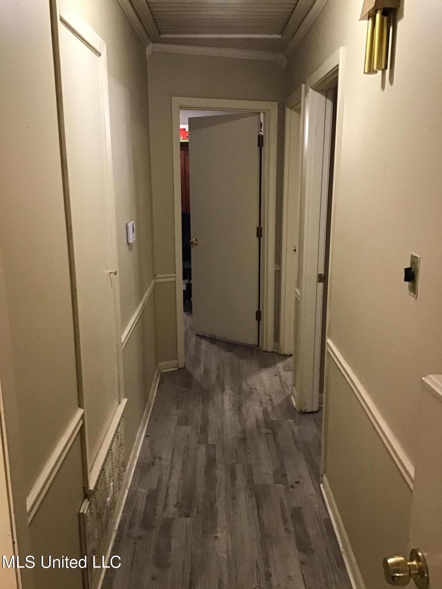 5126 Old Canton Road Jackson, MS 39211 - Photo 7 of 10 Hallway