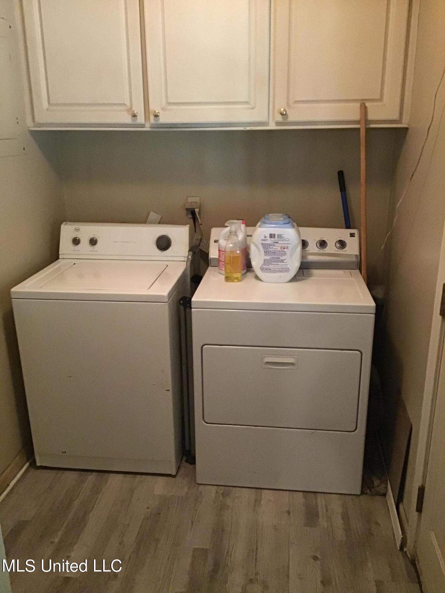 5126 Old Canton Road Jackson, MS 39211 - Photo 9 of 10 Laundry