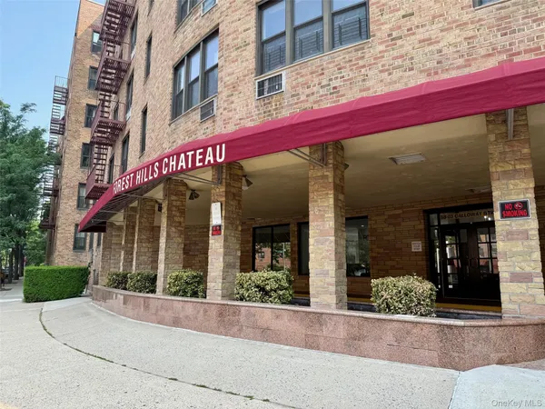 $185,000 | 58-03 Calloway Street, Unit 3EE | South Corona
