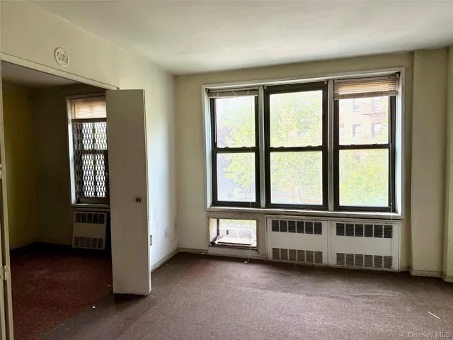 $185,000 | 58-03 Calloway Street, Unit 3EE | South Corona