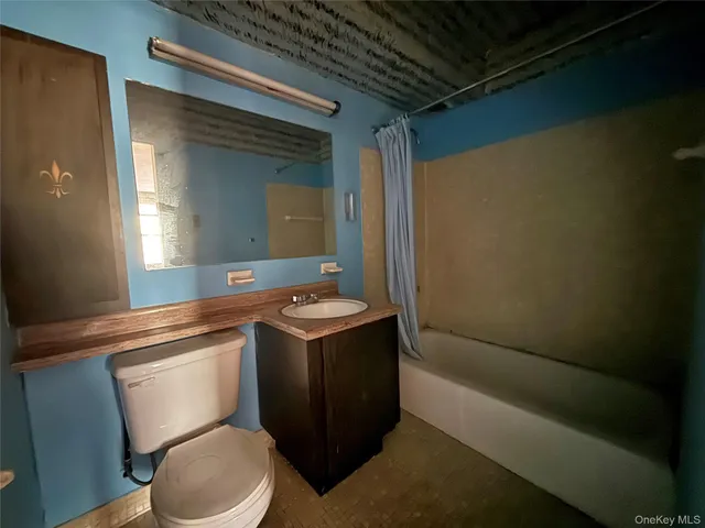 $185,000 | 58-03 Calloway Street, Unit 3EE | South Corona