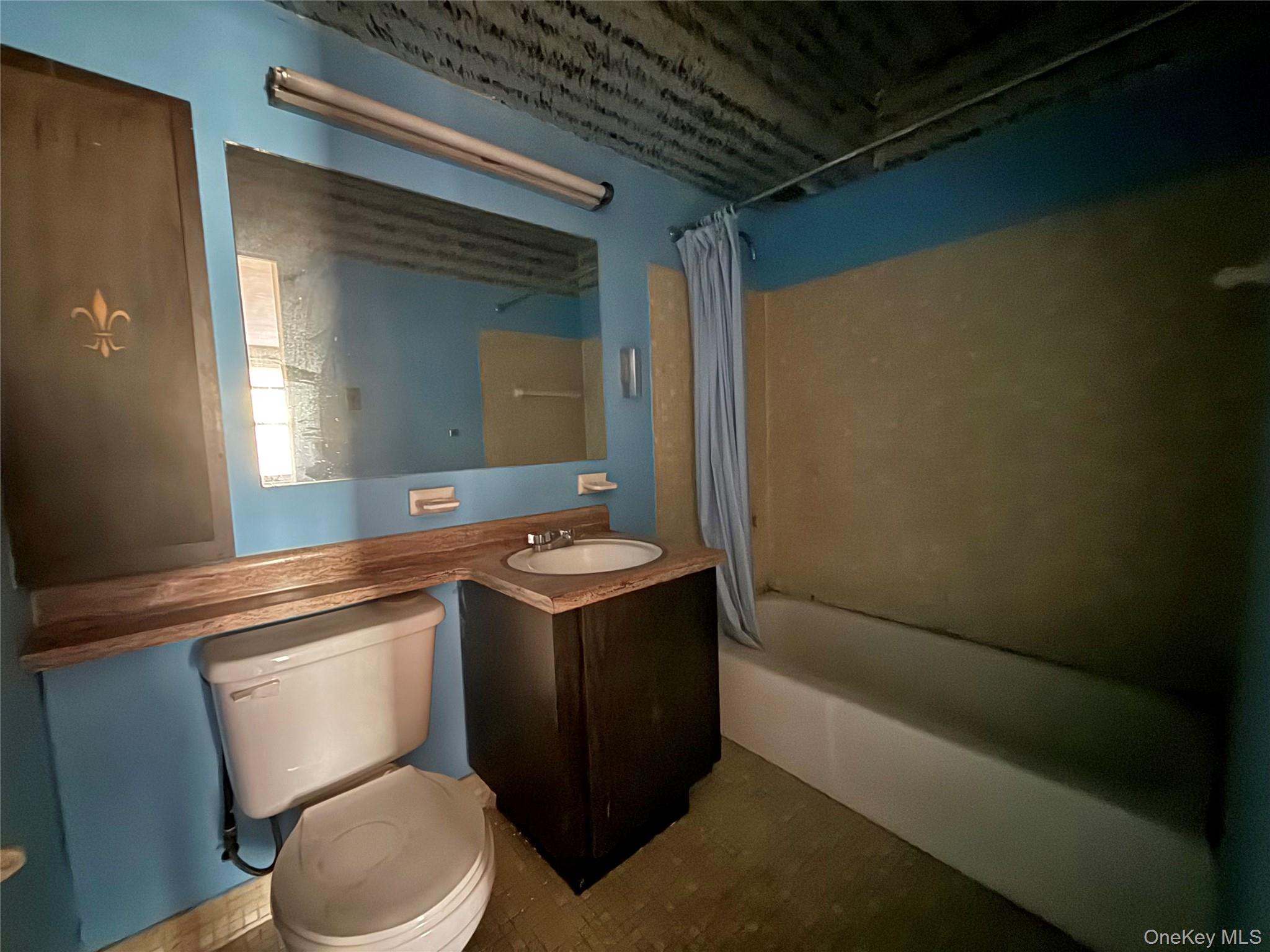 58-03 Calloway Street, Unit 3EE Queens, NY 11368 - Photo 14 of 20 Full bath featuring shower / tub combo with curtain and vanity