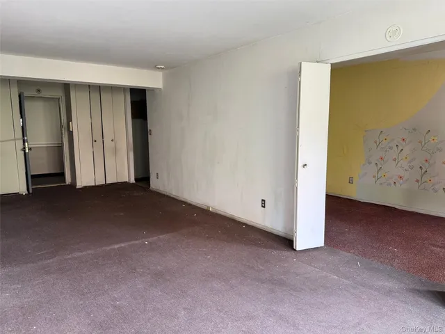 $185,000 | 58-03 Calloway Street, Unit 3EE | South Corona