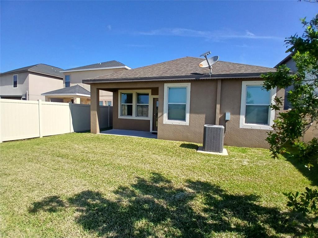 10143 Newminster Loop Ruskin, FL 33573 - Photo 3 of 25