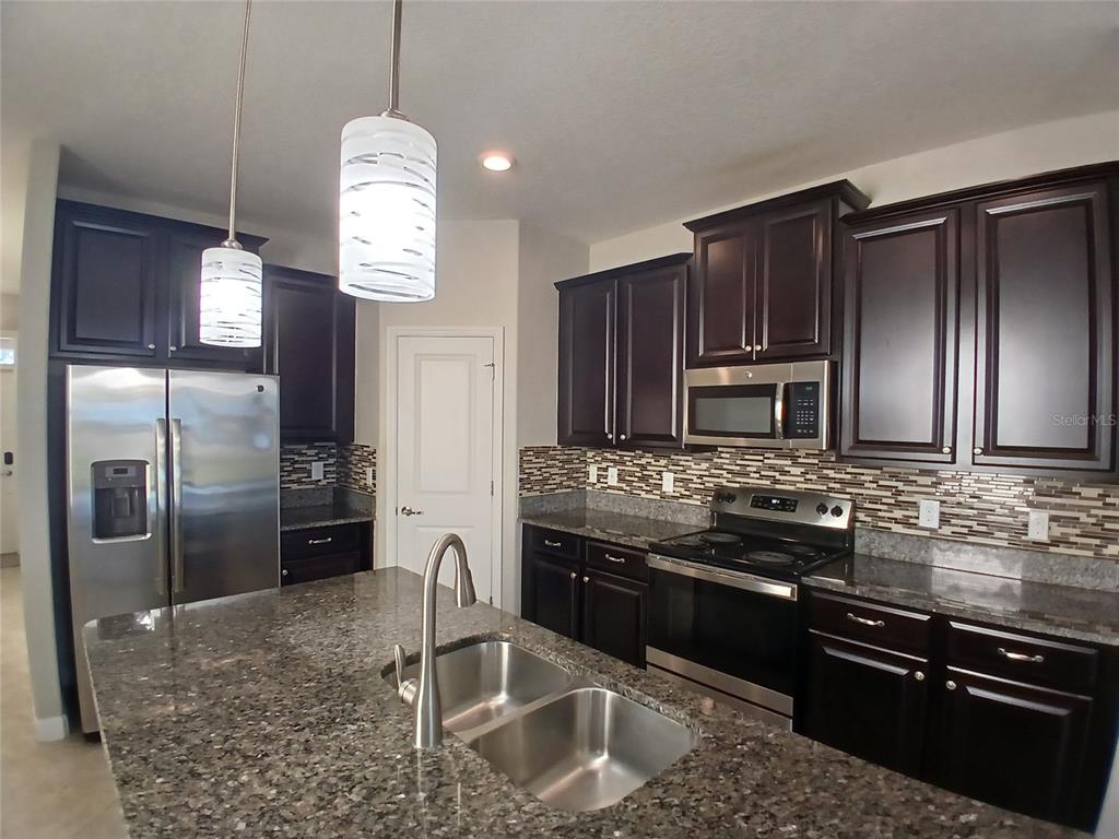 10143 Newminster Loop Ruskin, FL 33573 - Photo 5 of 25