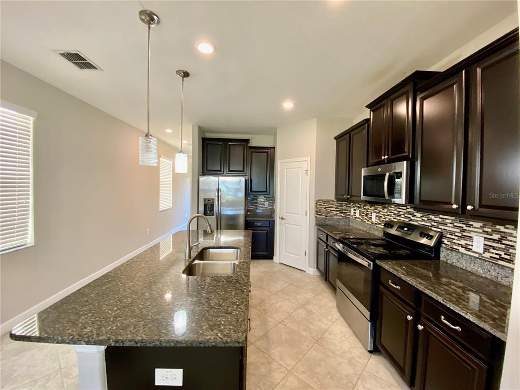 10143 Newminster Loop Ruskin, FL 33573 - Photo 6 of 25