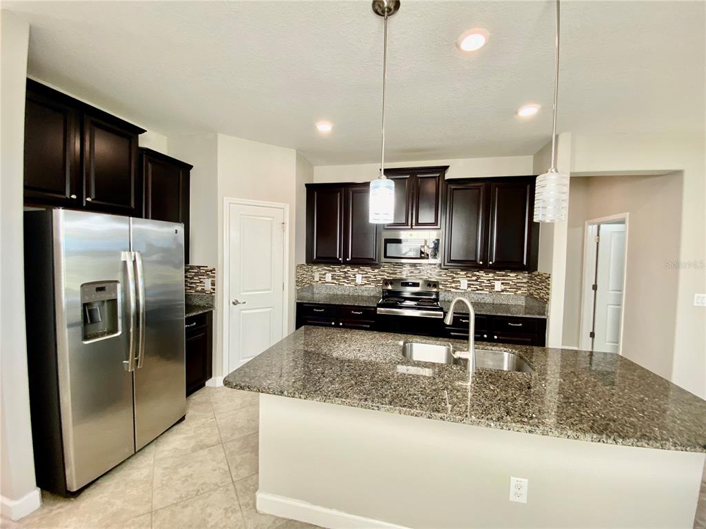 10143 Newminster Loop Ruskin, FL 33573 - Photo 7 of 25