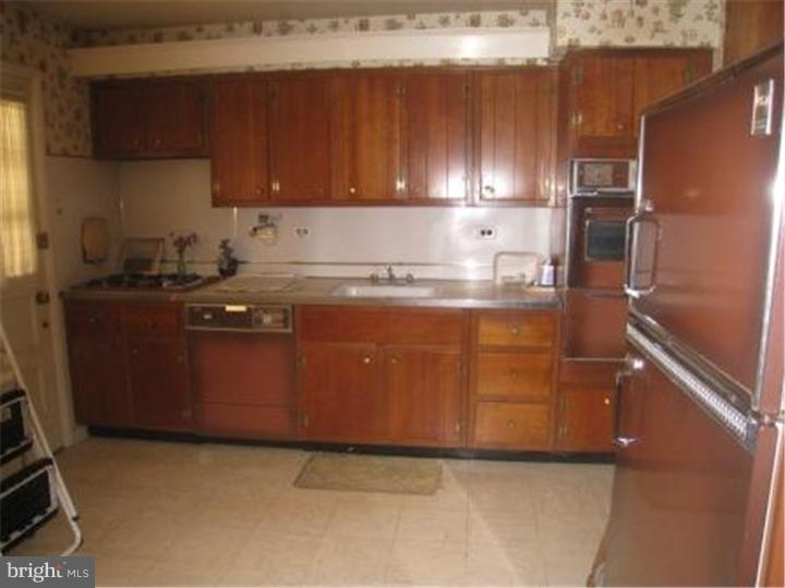 356 Pepper Road Huntingdon Valley, PA 19006 - Photo 6 of 8 Kitchen