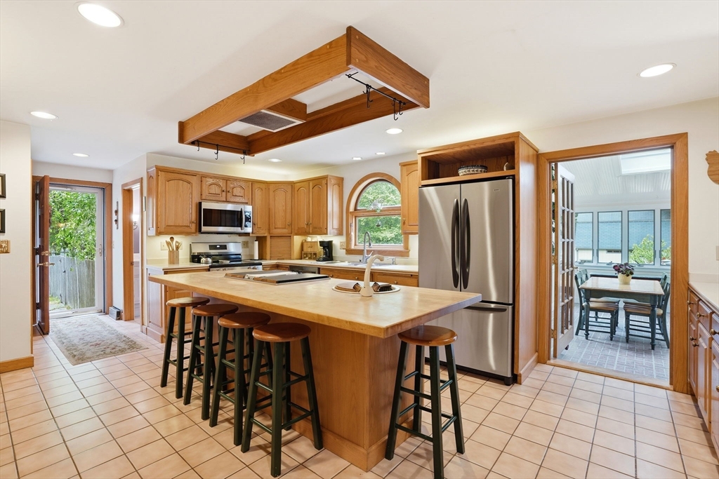 27 Bennett Road Rochester, MA 02770 - Photo 13 of 41