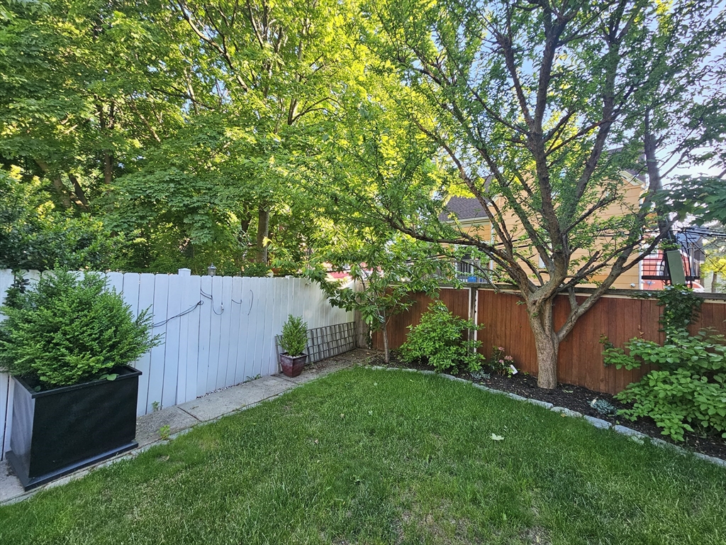 27 Howland Street, Unit PH2 Boston, MA 02121 - Photo 19 of 24