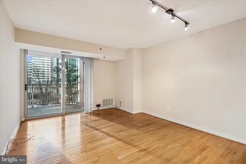 $385,000 | 7500 Woodmont Avenue, Unit S512, Bethesda, MD 20814