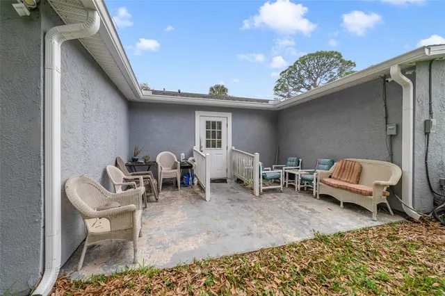a view of a house with backyard and garden