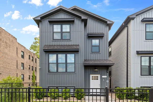 $779,000 | 6418 South Champlain Avenue, Chicago, IL 60637