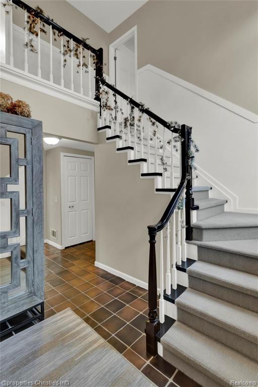 905 Ravine Terrace Drive Rochester Hills, MI 48307 - Photo 4 of 28