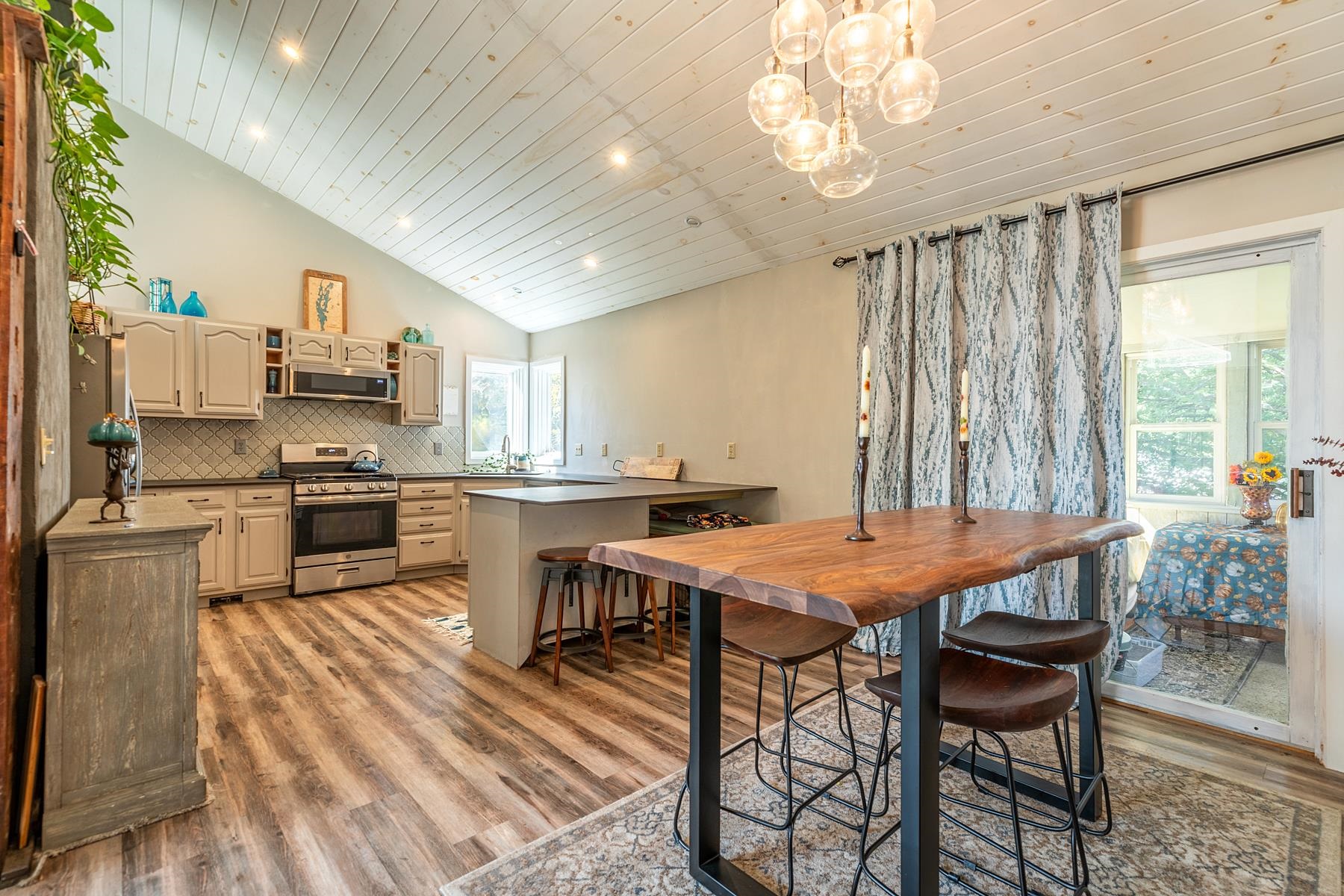 177 Green Mountain Road Manchester, VT 05255 - Photo 1 of 21