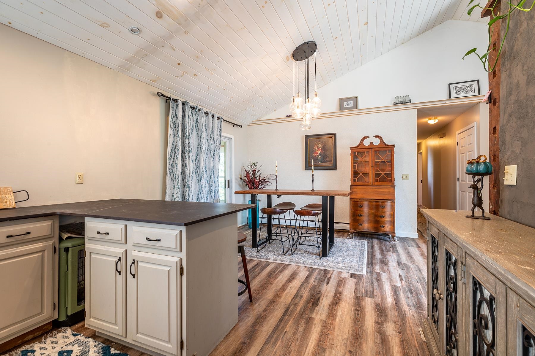 177 Green Mountain Road Manchester, VT 05255 - Photo 2 of 21