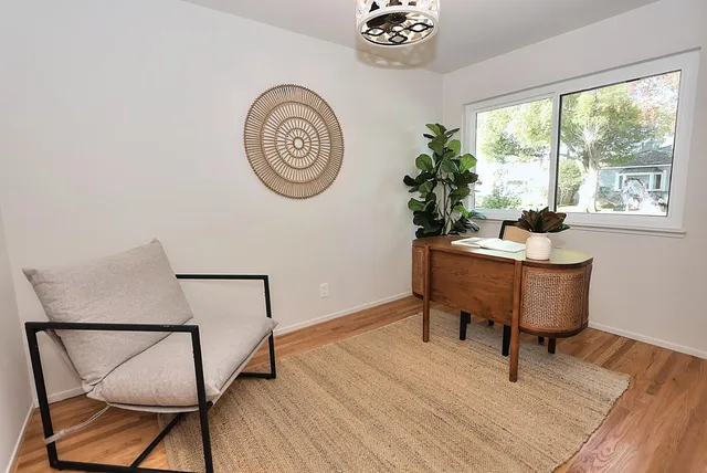 a view of empty room with window