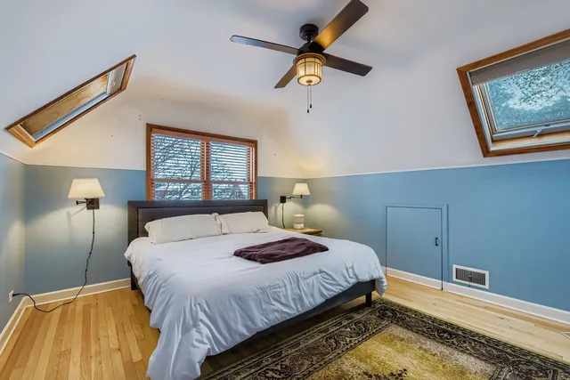 a view of a livingroom with a dresser