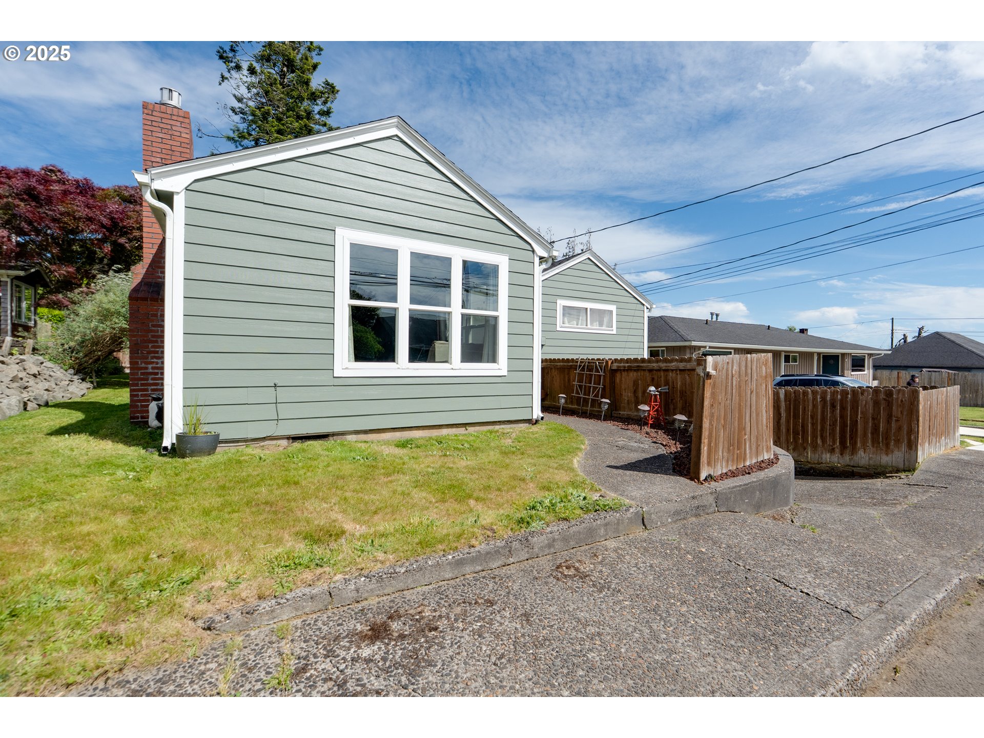 1858 5th Street Astoria, OR 97103 - Photo 3 of 27