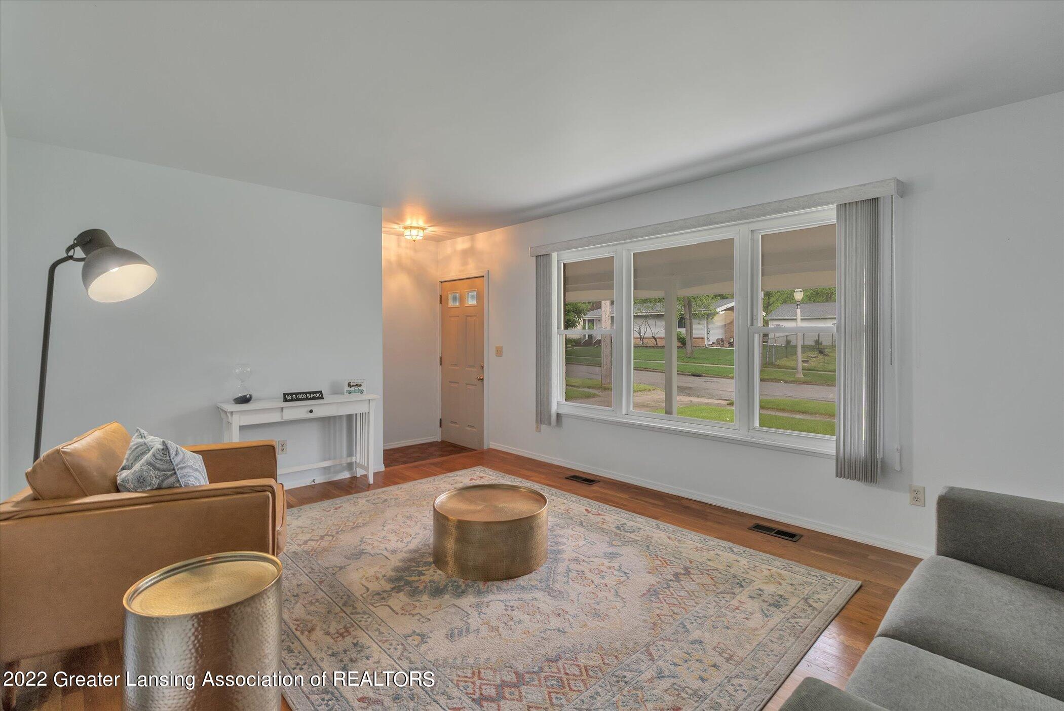 3100 Reo Road Lansing, MI 48911 - Photo 7 of 40 Living Room