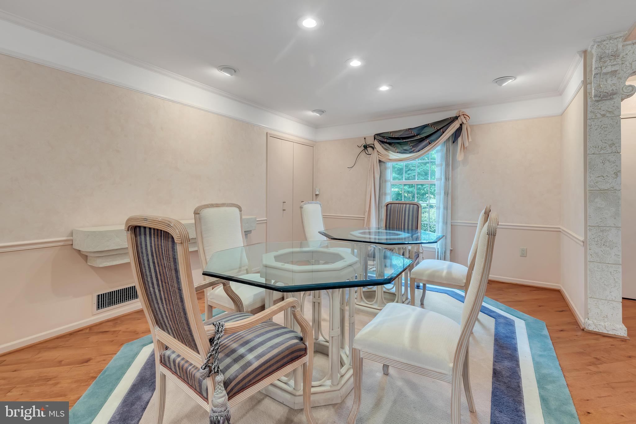 1940 Heritage Road Huntingdon Valley, PA 19006 - Photo 13 of 51 Dining room with chair rail