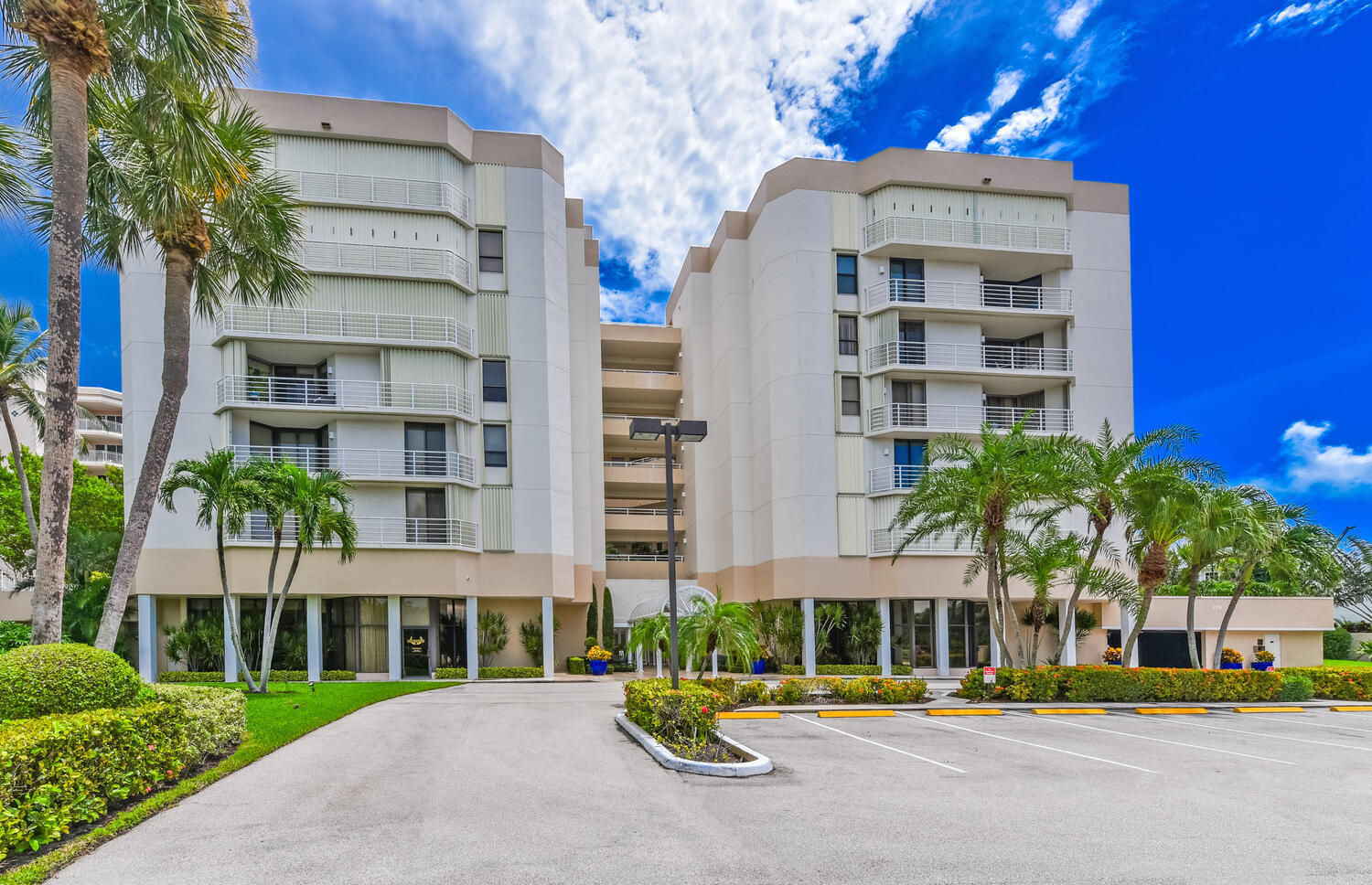 176 Helios Drive, Unit 308 Jupiter, FL 33477 - Photo 6 of 83 176 Helios Dr Apt 308 Jupiter-large-005-