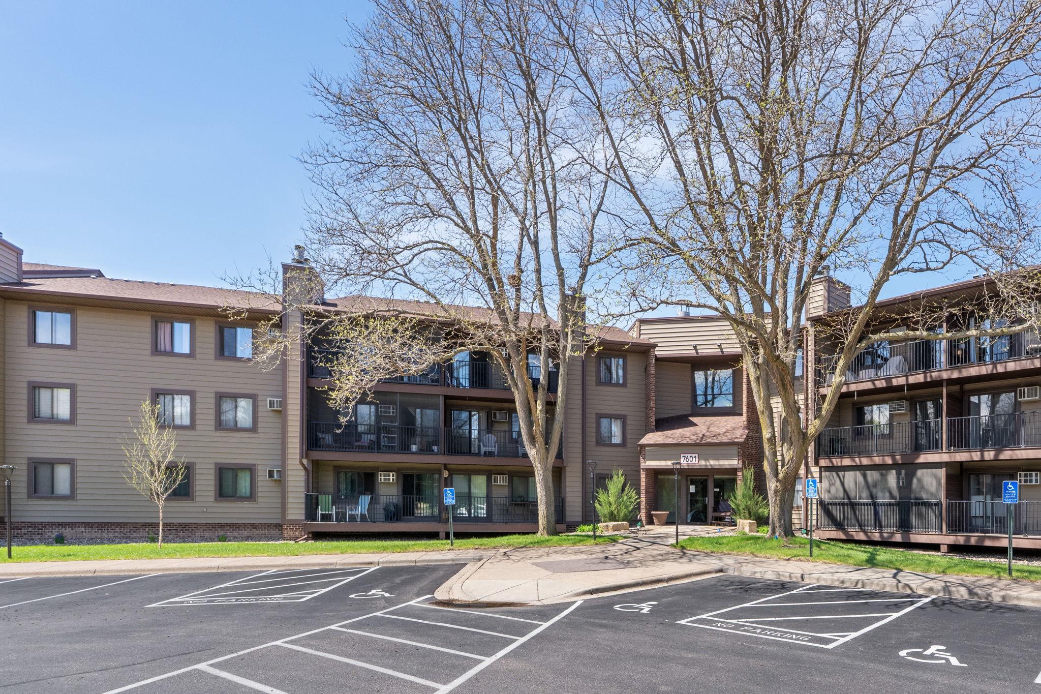 7601 West 101st Street, Unit 302 Bloomington, MN 55438 - Photo 12 of 20