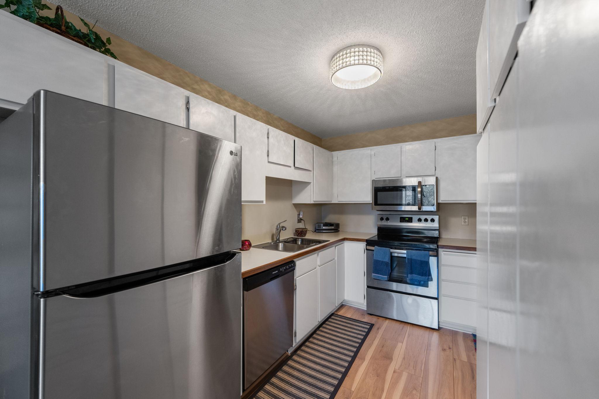 7601 West 101st Street, Unit 302 Bloomington, MN 55438 - Photo 4 of 20