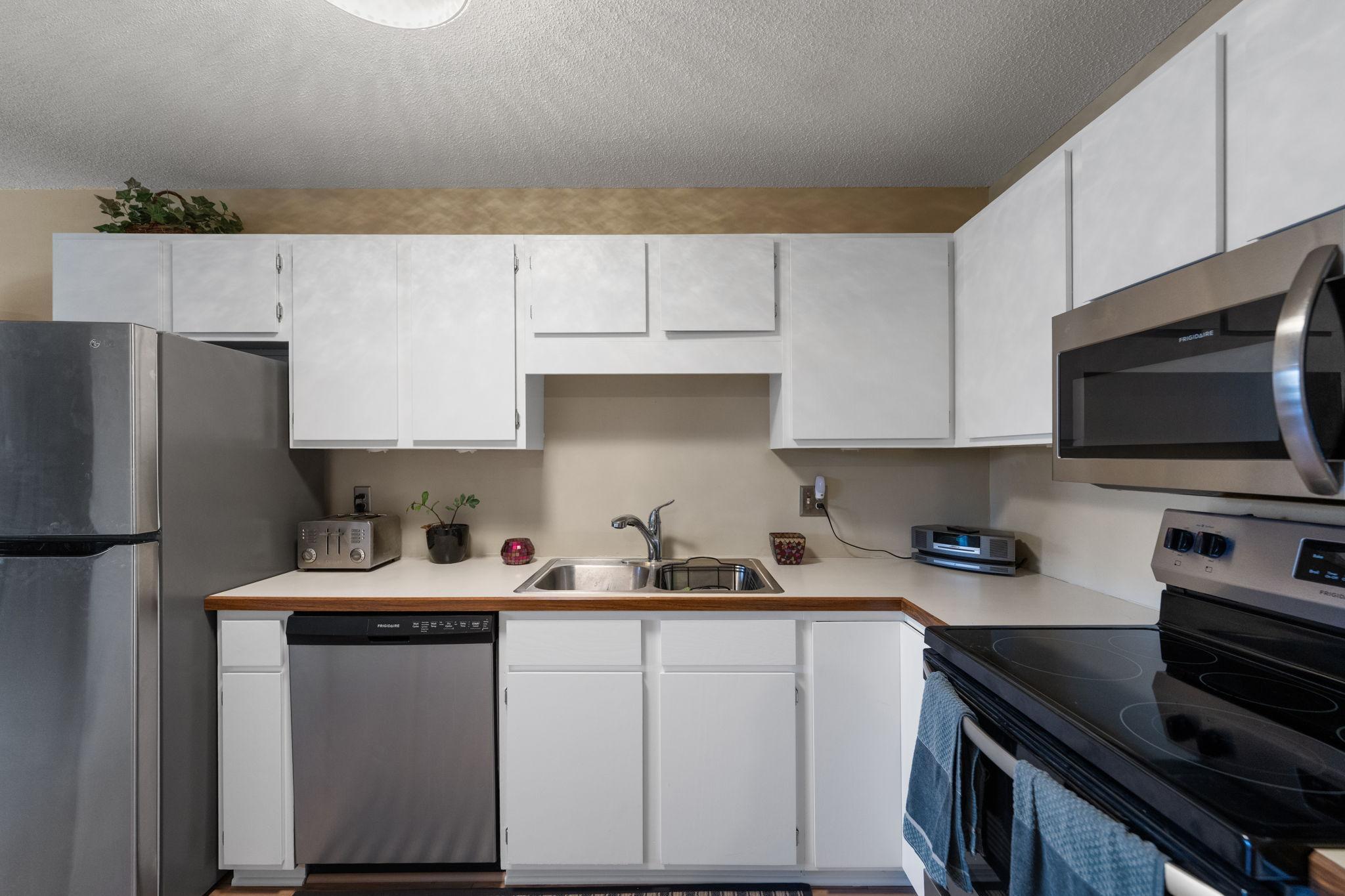 7601 West 101st Street, Unit 302 Bloomington, MN 55438 - Photo 5 of 20