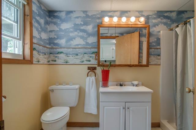116 Hampton Road Dickson, TN 37055 - Photo 11 of 20 This full bath has easy access to inground pool