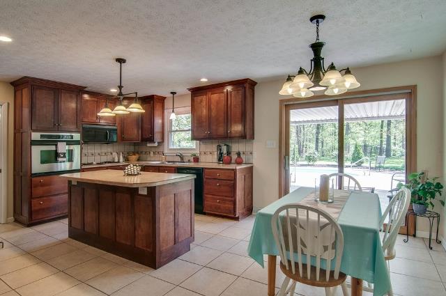 116 Hampton Road Dickson, TN 37055 - Photo 9 of 20 Kitchen also has a breakfast nook