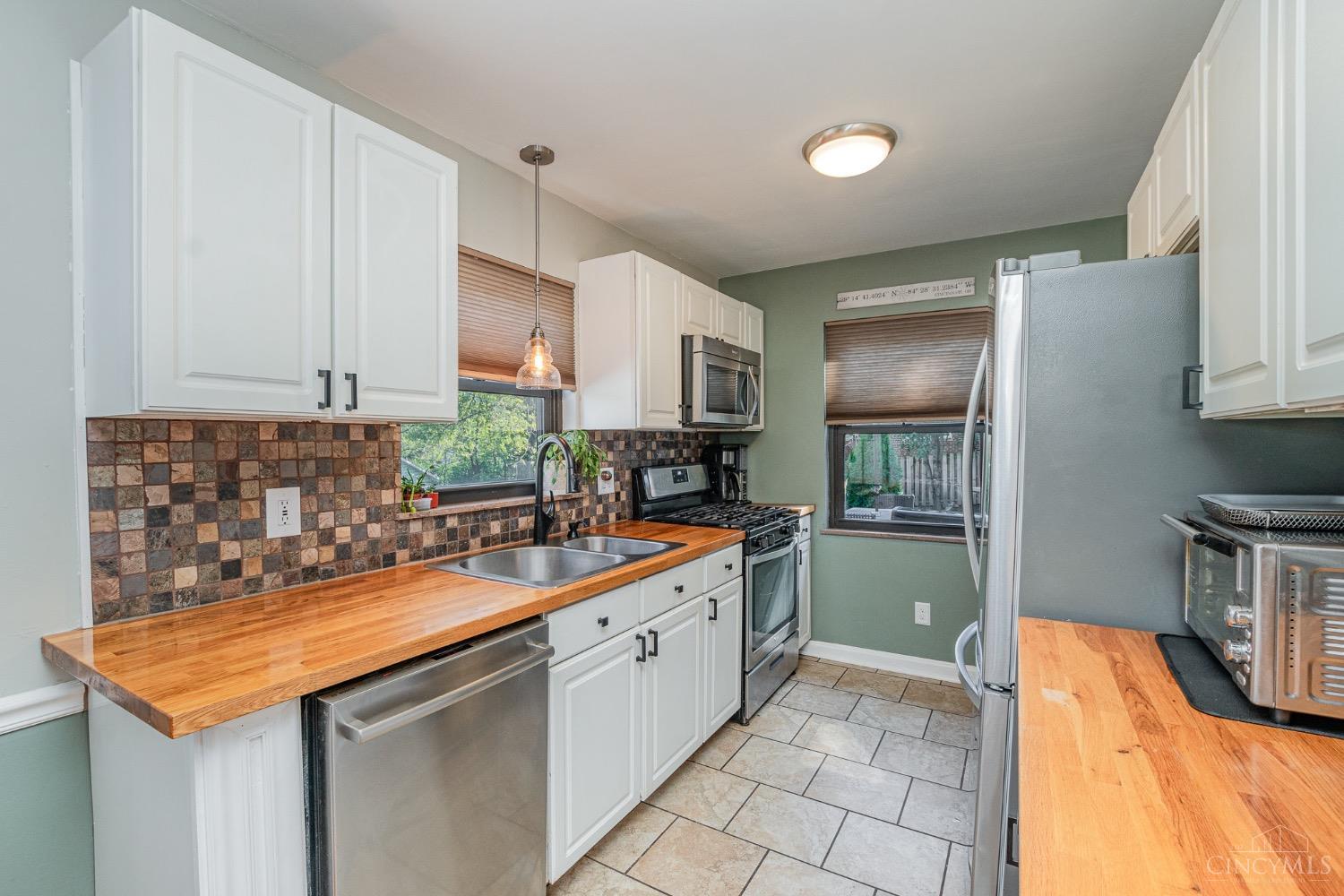 107 Bonham Road Wyoming, OH 45215 - Photo 9 of 35 Gallery Image 9