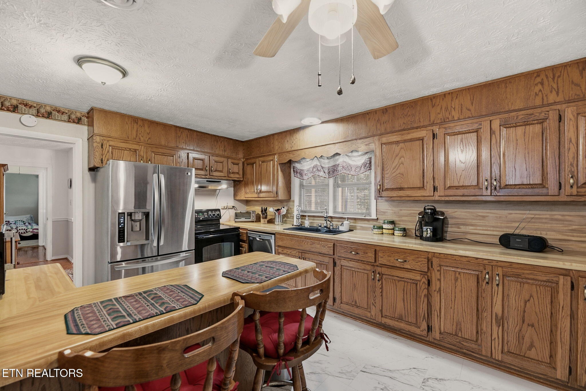 421 Hicks Circle Clinton, TN 37716 - Photo 11 of 38 11-web-or-mls-Hicks421 (56)