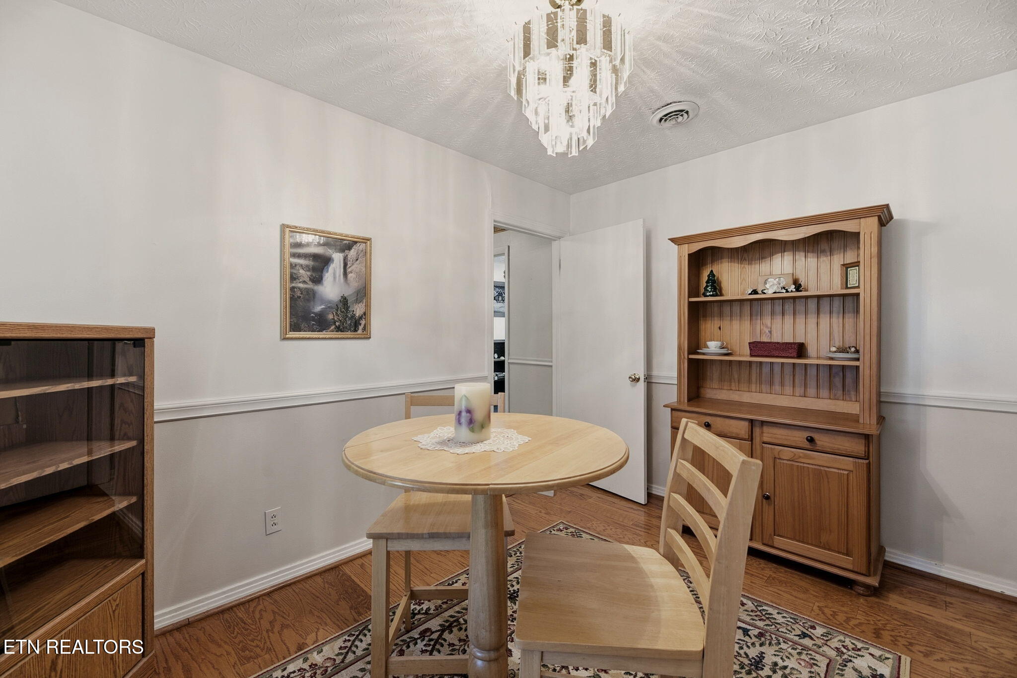 421 Hicks Circle Clinton, TN 37716 - Photo 16 of 38 16-web-or-mls-Hicks421 (32)