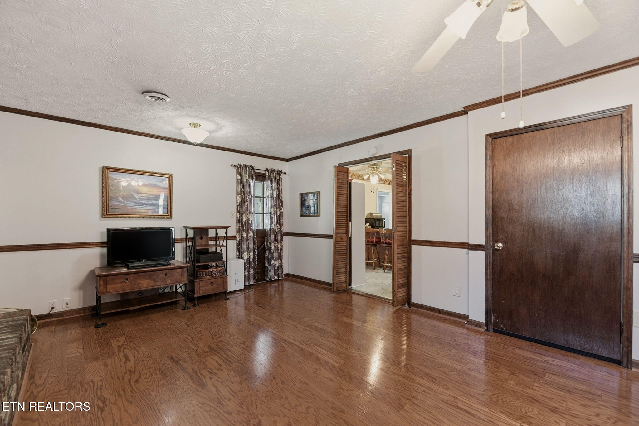 421 Hicks Circle Clinton, TN 37716 - Photo 19 of 38 19-web-or-mls-Hicks421 (38)