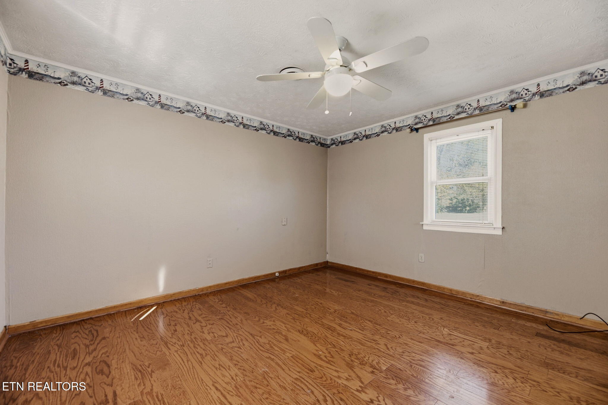 421 Hicks Circle Clinton, TN 37716 - Photo 20 of 38 20-web-or-mls-Hicks421 (44)