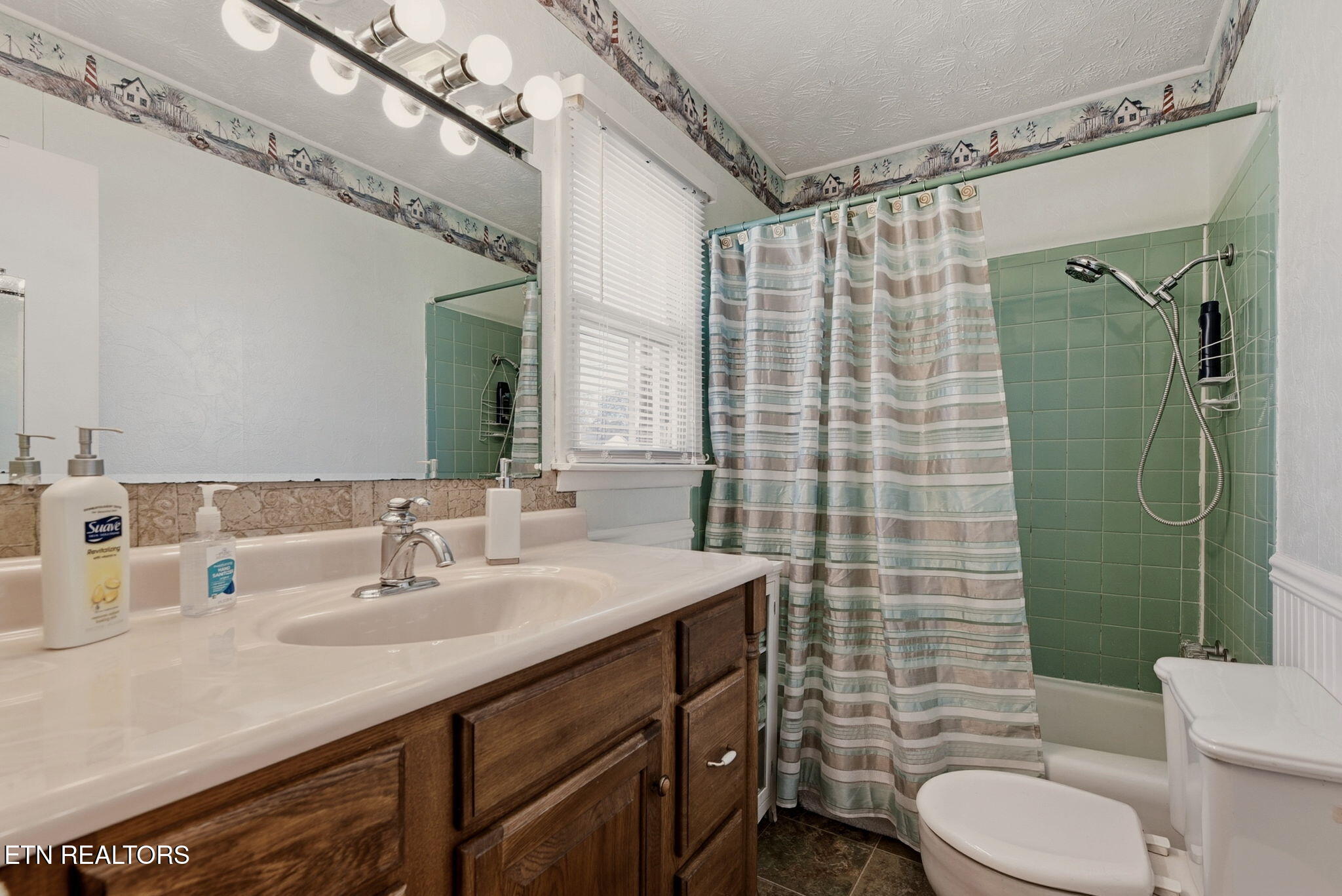 421 Hicks Circle Clinton, TN 37716 - Photo 22 of 38 22-web-or-mls-Hicks421 (50)