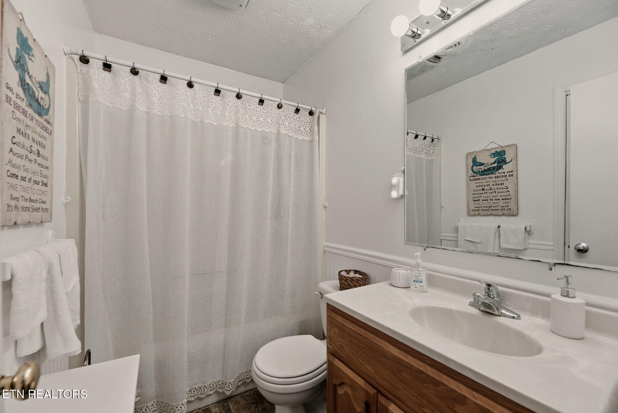 421 Hicks Circle Clinton, TN 37716 - Photo 25 of 38 25-web-or-mls-Hicks421 (8)