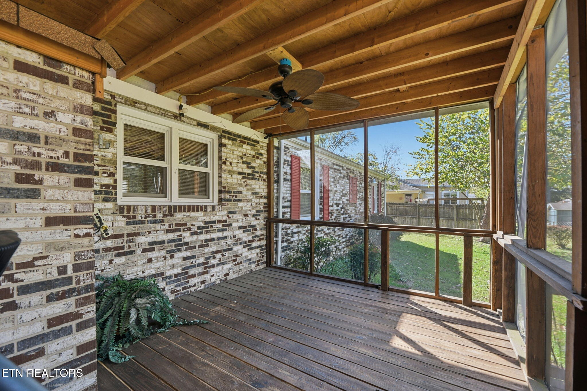 421 Hicks Circle Clinton, TN 37716 - Photo 28 of 38 28-web-or-mls-Hicks421 (68)