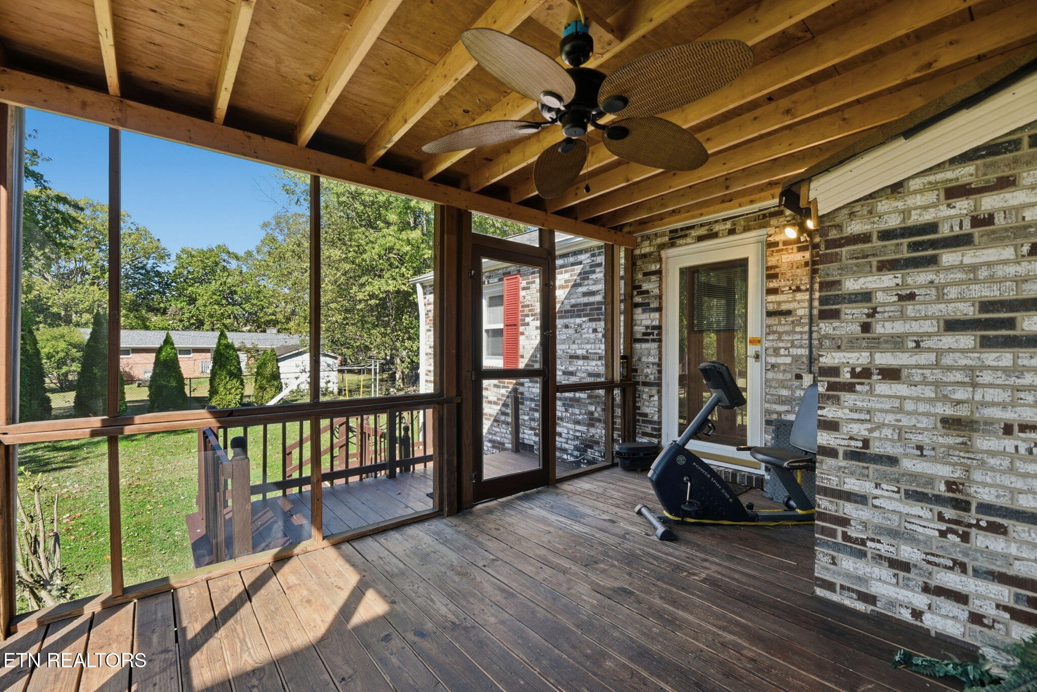 421 Hicks Circle Clinton, TN 37716 - Photo 29 of 38 29-web-or-mls-Hicks421 (71)