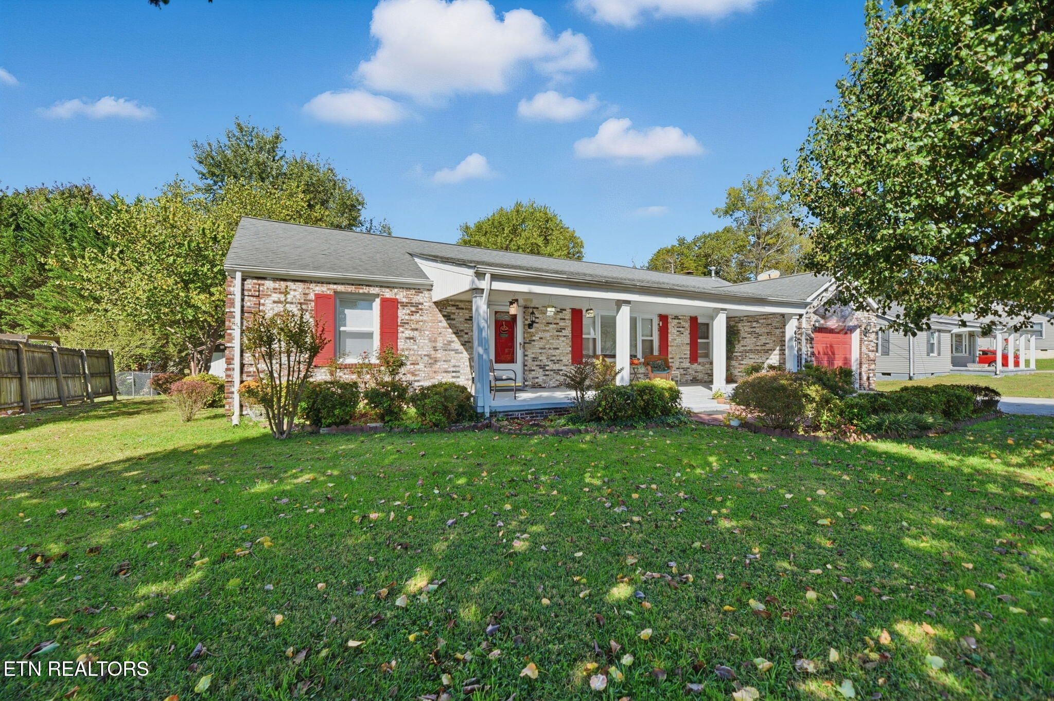 421 Hicks Circle Clinton, TN 37716 - Photo 3 of 38 3-web-or-mls-Hicks421 (110)